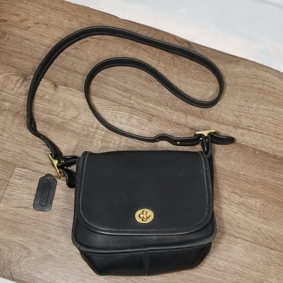 Coach Handbags - Vintage Coach Crossbody Purse